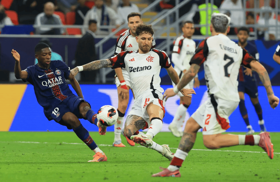 IM电竞官方网站最新下载-摩纳哥客场逆袭,击败强敌领跑法甲球员